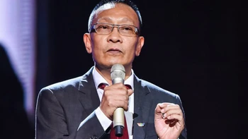 MC Lại Văn Sâm kêu trời vì giả mạo, Tạ Bích Loan nhắc khéo thêm 1 câu
