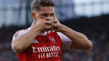 Viktor Gyokeres bối rối khi được hỏi về khúc nhạc chế của fan Arsenal