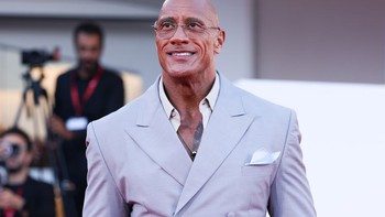 The Rock bật khóc vì tràng vỗ tay 15 phút tại Liên hoan phim Venice