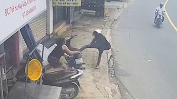 Nữ gia chủ nhanh chân giật lại xe máy từ tay tên trộm