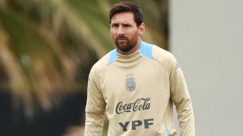 Chỉ một câu, Lionel Messi khiến bóng đá Argentina như ‘ngồi trên lửa’