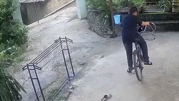 Bé trai gặp 'kiếp nạn' ngày đầu tiên đi học