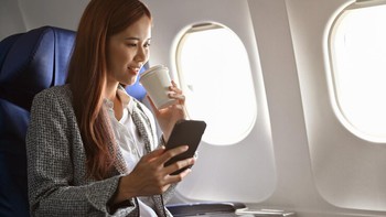 Lên máy bay, nhớ đừng đi giày dép hở mũi