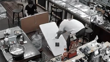 Những tình huống dở khóc dở cười của chiếc bàn gấp gọn