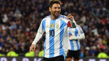 Lionel Messi nhoà lệ rồi rực sáng trong trận chia tay sân nhà Argentina