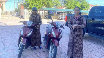 Chị gái áo chấm bi đi nhầm xe chị gái áo chấm bi, cả hai tới công an trình báo