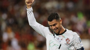 Ronaldo vượt mặt Messi trong cuộc đua bàn thắng vòng loại World Cup