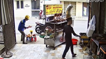 Giật được gà cúng cô hồn, hai tháng niên nhờ chủ nhà chia đôi