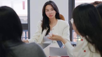 Thùy Tiên ký hợp đồng 'chạy làng' để thoát vai trò cổ đông kẹo Kera