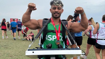 DJ Shakeil Luciano mang ‘sân khấu di động’ chạy bán marathon