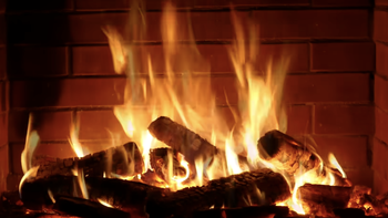 Làm giàu không khó: Video quay lò sưởi cháy 10 tiếng thu hơn triệu đô