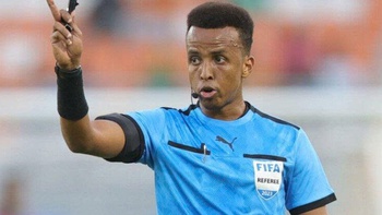 Trọng tài mất việc tại AFCON 2025 vì... đôi giày