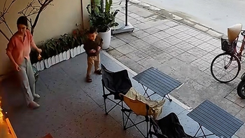 Quán vắng khách, nữ nhân viên đốt vía suýt hóa vàng luôn cả tiệm