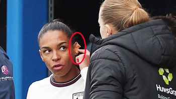 Nữ tuyển thủ Pháp không thể ra mắt CLB West Ham chỉ vì chiếc khuyên tai