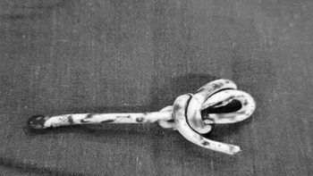 Bé trai cấp cứu do nhét dây vào lỗ tiểu, theo clip 'thử thách' trên mạng