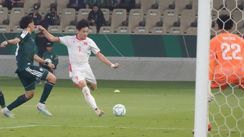 AFC 'chơi nét' quá, phát video bàn thắng của Đình Bắc toàn thế giới