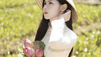 'Voi chiến' về nước, hot girl Thái quay sang cổ vũ U23 Việt Nam