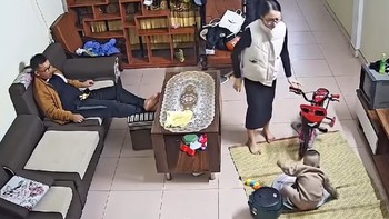 Bố mẹ bật cười với pha lùi xe đi thẳng vào mâm cơm của con trai