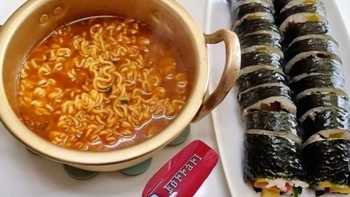 Có một trào lưu gọi là... 'khoe nghèo kể khổ'