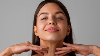 Chăm sóc vùng cổ cách nào để giảm đau, bớt stress?