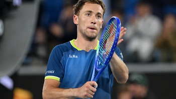 Casper Ruud vừa đánh Úc mở rộng 2026 vừa ngóng tin vợ