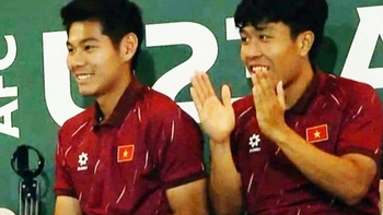 Quốc Việt ghi bàn, phản ứng của Lý Đức và Hiểu Minh gây chú ý