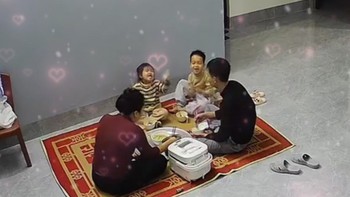 Bố bối rối khi các con hỏi 'trong 3 mẹ con, bố yêu ai nhất?'