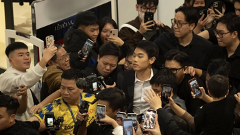 'Biển fan' vây kín Đình Bắc khiến netizen muốn nhắn nhủ một điều