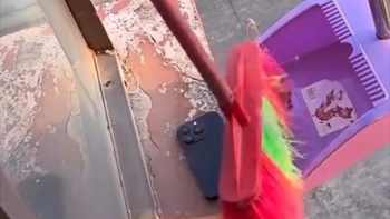 Trong cái rủi lại gặp cái xui