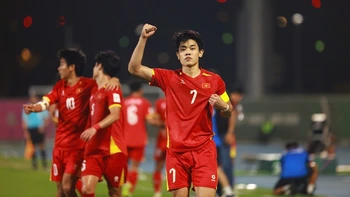 Đá bóng vạn người mê nhưng Đình Bắc hát có 'ép-phê' không?