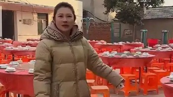 Đu trend mời người lạ đến nhà ăn cỗ, ế nguyên cả trăm bàn!