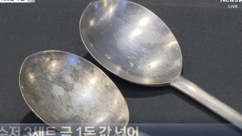 Giá bạc tăng dựng đứng, người Hàn rủ nhau 'mở tủ bếp săn kho báu'