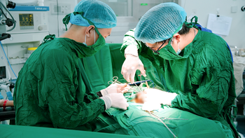 Sau 2 ngày đau ‘vùng kín’, thiếu niên 14 tuổi phải cắt bỏ một bên tinh hoàn