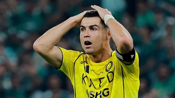 Fan ngỡ ngàng với pha xử lý vụng về của Ronaldo