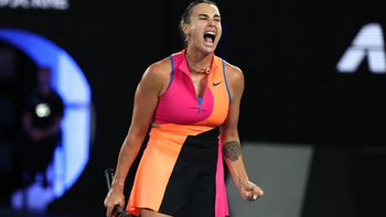 Sabalenka tức giận khi bị phạt vì… tiếng gào