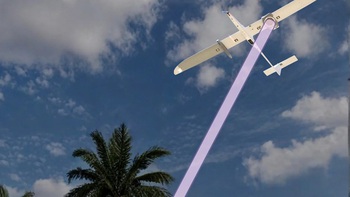 Drone sắp 'bay mãi không cần hạ cánh' nhờ sạc pin bằng tia laser