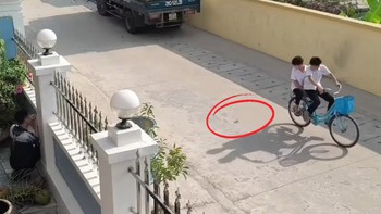 Chàng trai troll trò buộc chỉ vào tiền và màn 'càng tìm càng không thấy' của hai nam sinh