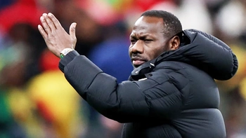 CĐV Senegal góp tiền nộp phạt cho HLV sau chung kết AFCON 2025