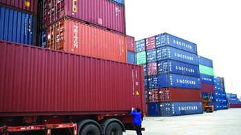 Khu thương mại tự do: Làm gì để tránh "áo mới, cơ thể cũ"?