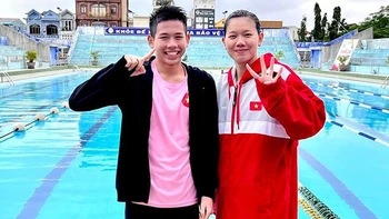 Ánh Viên bơi đua với em trai, thắng thua sao mà hút 10 triệu lượt xem?