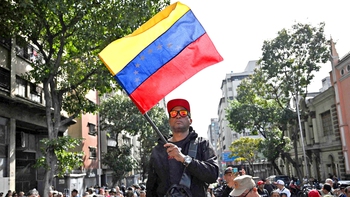 Cà phê tám chuyện