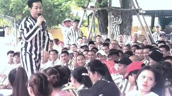 Những nghệ sĩ không ngại diễn ở trại giam