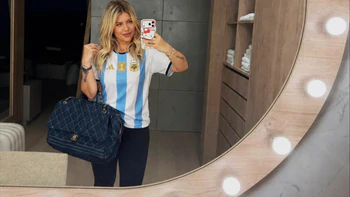 Vợ cũ rao bán áo ngôi sao tuyển Argentina như… chọc tức
