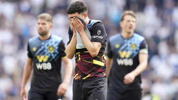 CĐV mòn mỏi chờ Burnley có chiến thắng trên sân nhà