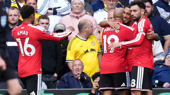 Man Utd sa sút, cầu thủ 'quy tội'… máy quay phim tài liệu