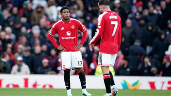 Gary Neville bóc mẽ thói xấu của dàn sao Man Utd