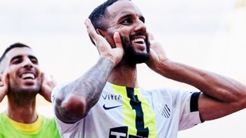 Cầu thủ từ chối vào phòng thay đồ ở CAF Champions League vì... quá hôi