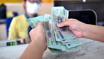 Ngóng lãi suất giảm từng ngày, vậy khi nào mới xuống thang?