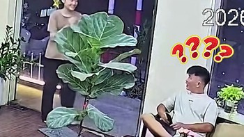 Nhân viên phục vụ quê một cục vì trêu nhầm khách