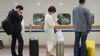 Mất việc vì xin nghỉ ốm rồi đi du lịch nhưng lại gặp sếp